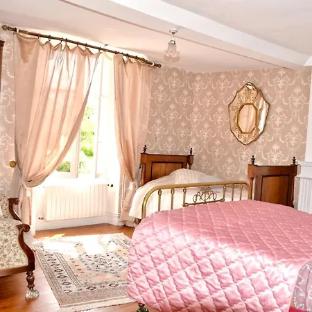 Holiday home Maison Charmante A Ri Avec Jardin Et Terrasse Ri