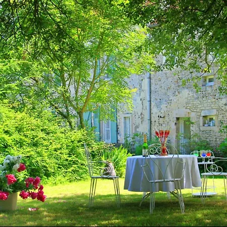 Maison Charmante A Ri Avec Jardin Et Terrasse