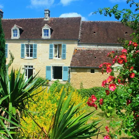 Holiday home Maison Charmante A Ri Avec Jardin Et Terrasse Ri