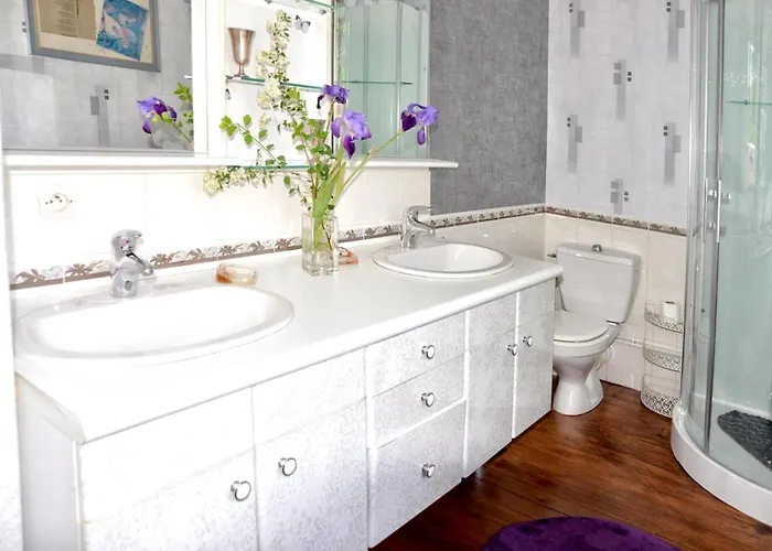 Maison Charmante A Ri Avec Jardin Et Terrasse Ri